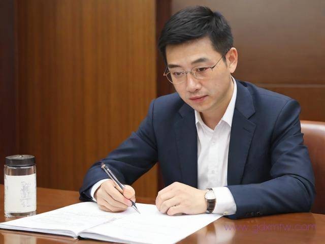 长沙离婚手续办理流程（离婚协议书自己写还是律师写）